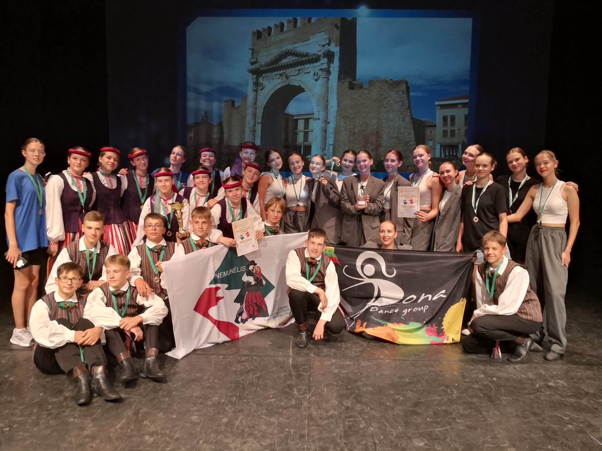 Jurbarko kultūros centro šokėjai pergales skynė tarptautiniame konkurse Italijoje
