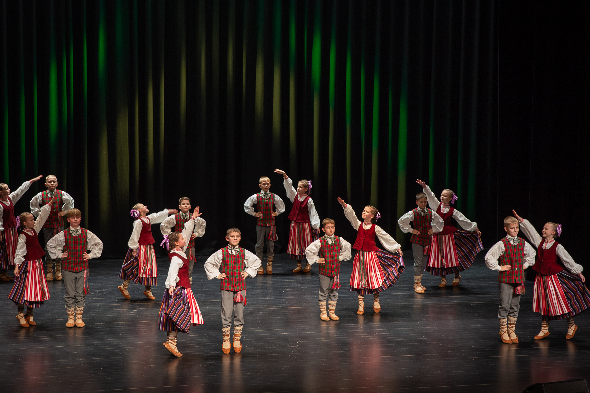 Jurbarko rajono liaudiškų šokių kolektyvai sėkmingai įveikė Dainų šventės atranką